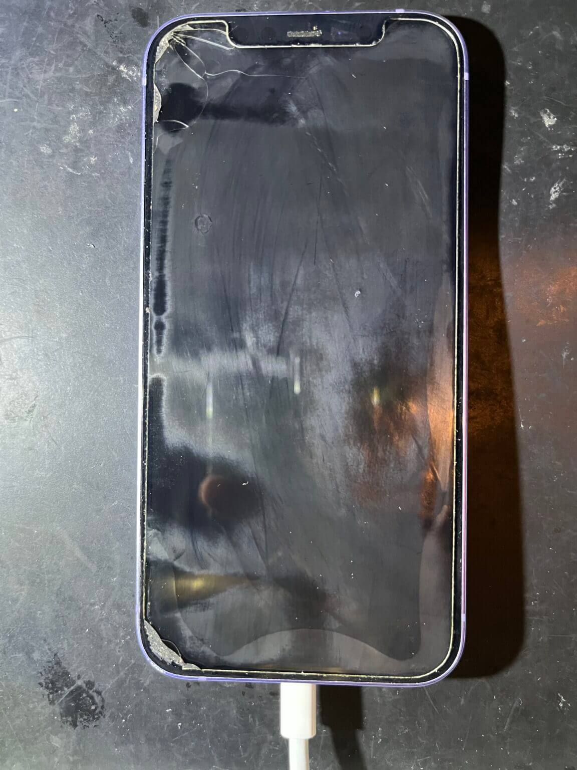 鹿児島市郡元でのiPhone12のブラックアウト修理１