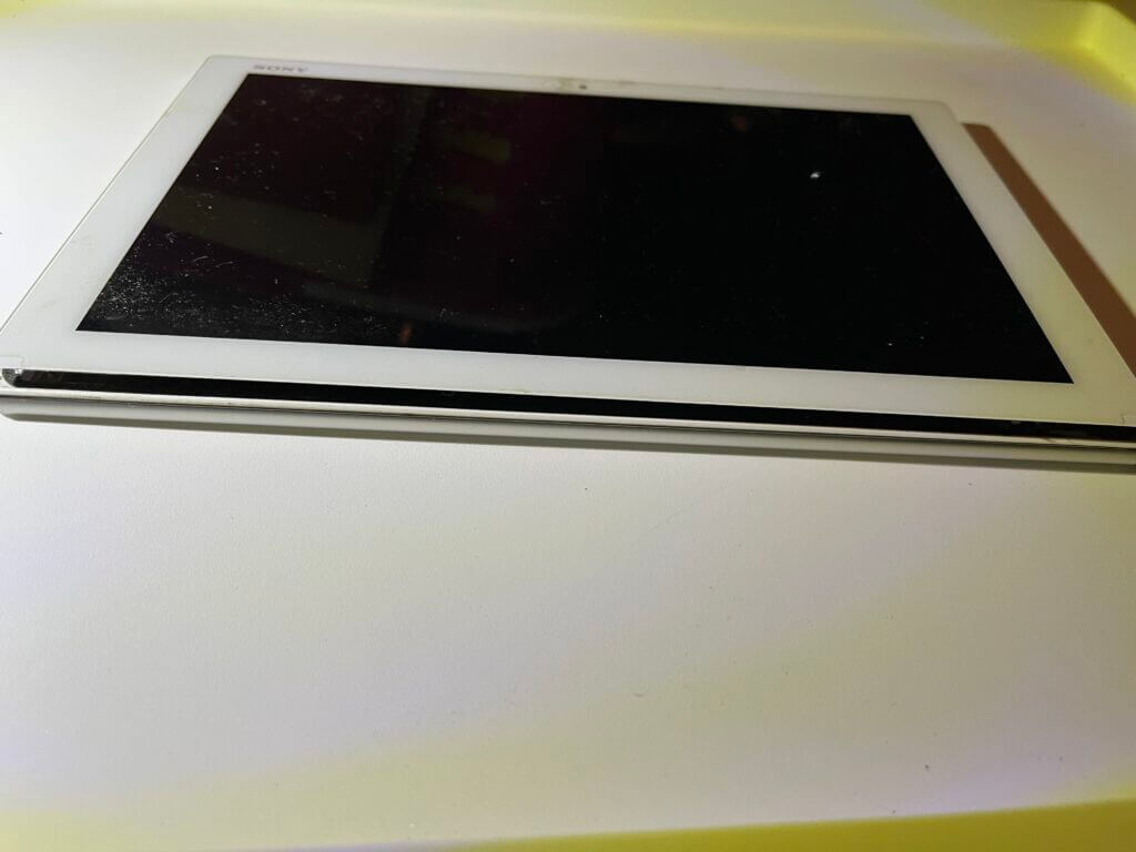 姶良市松原町でのd tab/Xperia Z4 tabletのバッテリー交換修理３
