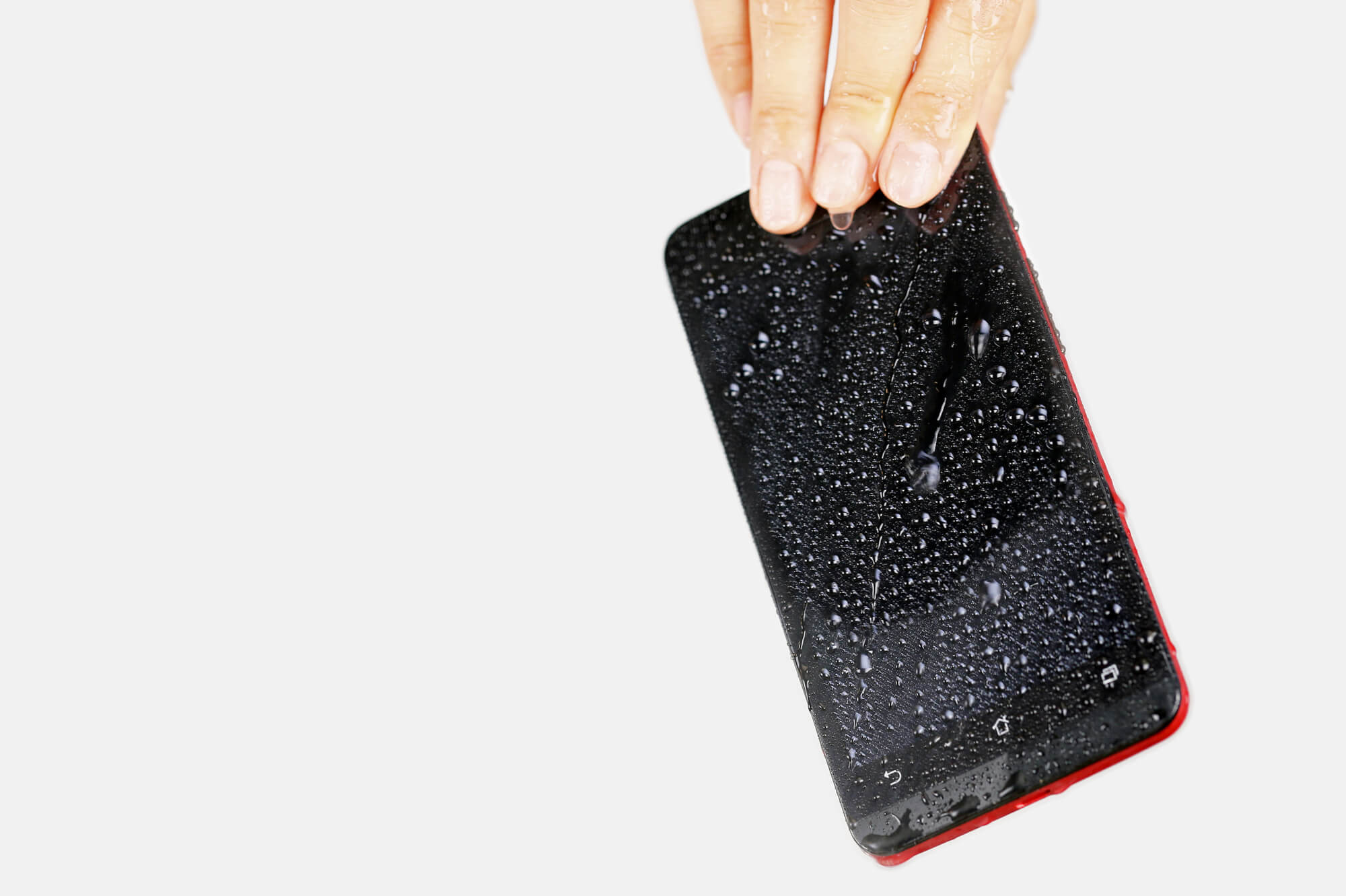 濡れたiPhoneを使い続けるリスクとは？