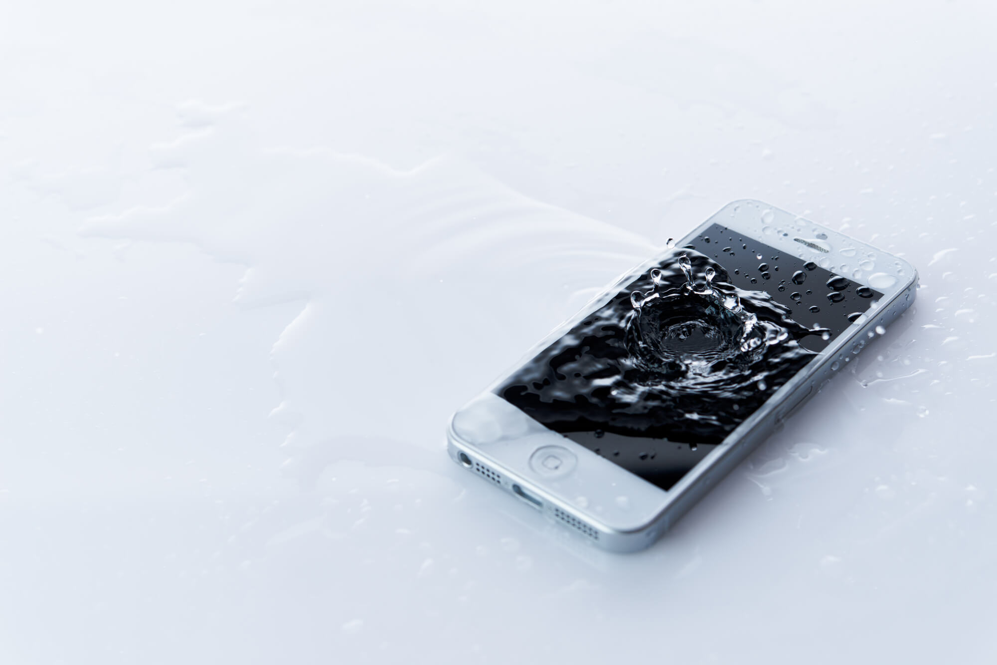 iPhoneを水で濡らしてしまった時の対処法