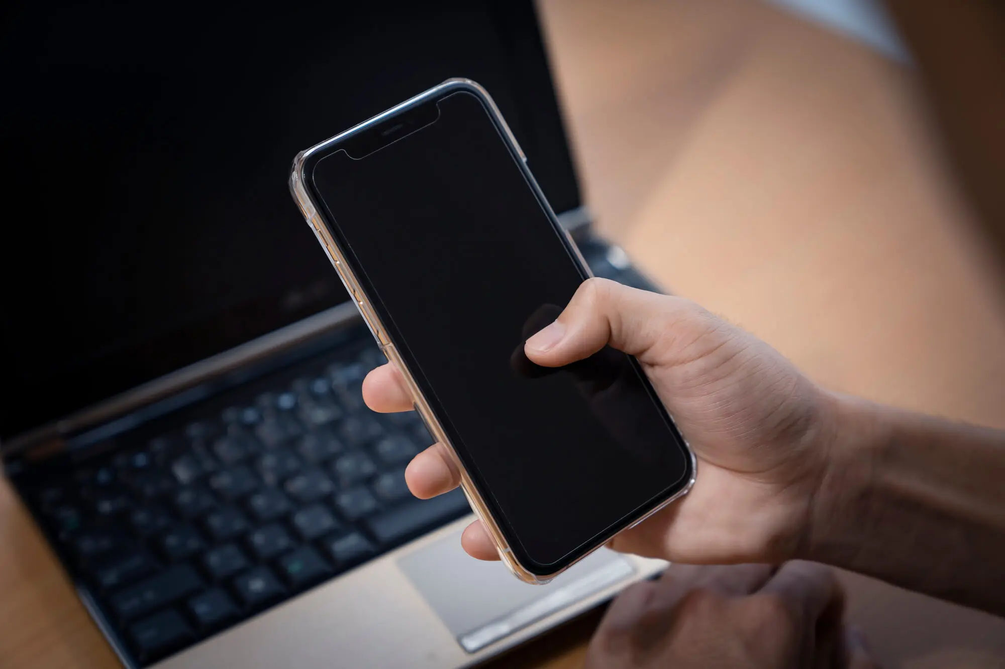 スマホが乗っ取られたかも！？確認方法や対処法、原因や防止策について