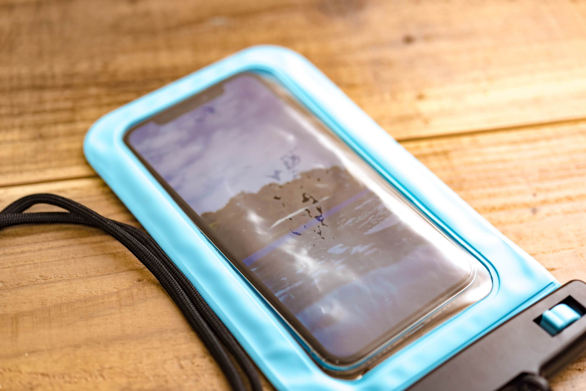 スマホの水没を防ぐ！おすすめの防水スマホケース