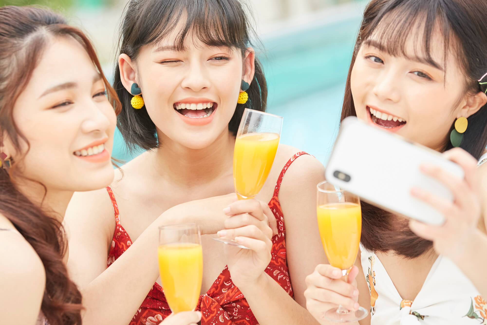 スマホをプールで使う時に守るべきマナー