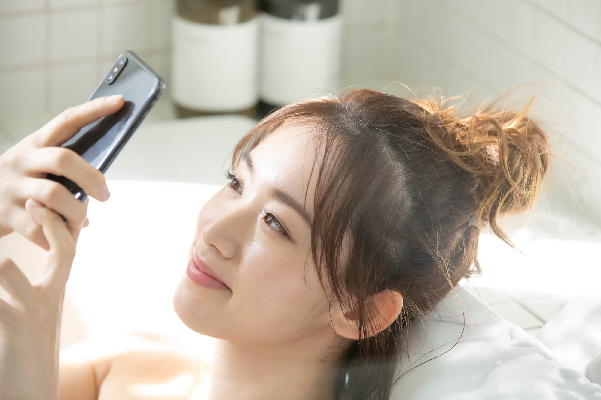 スマホをお風呂で使うときの注意点とは？お風呂で使える便利グッズについて