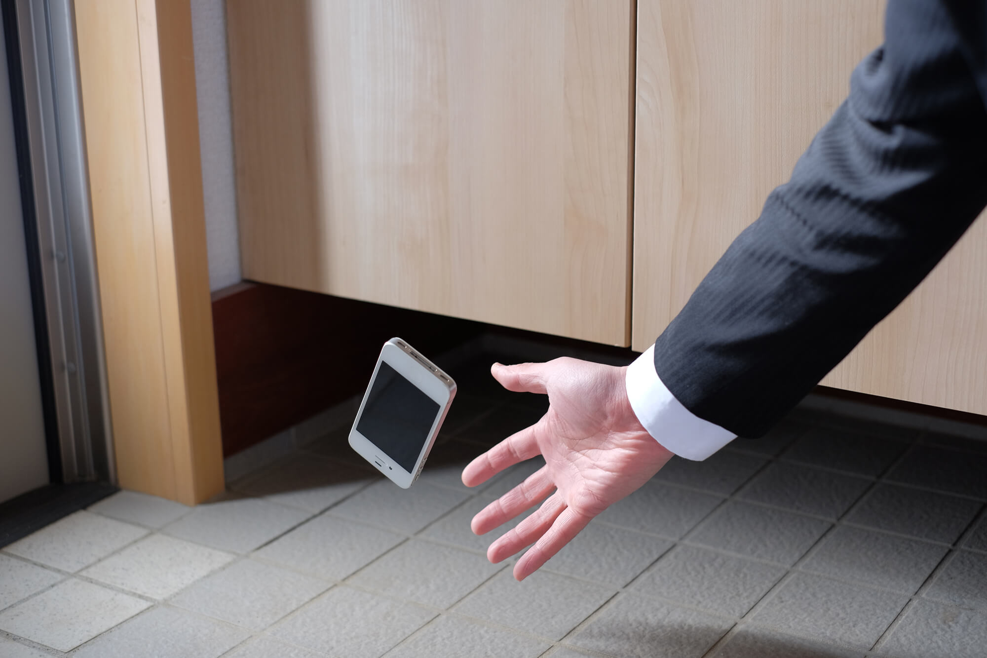 スマホの画面が砂嵐になる主な原因
