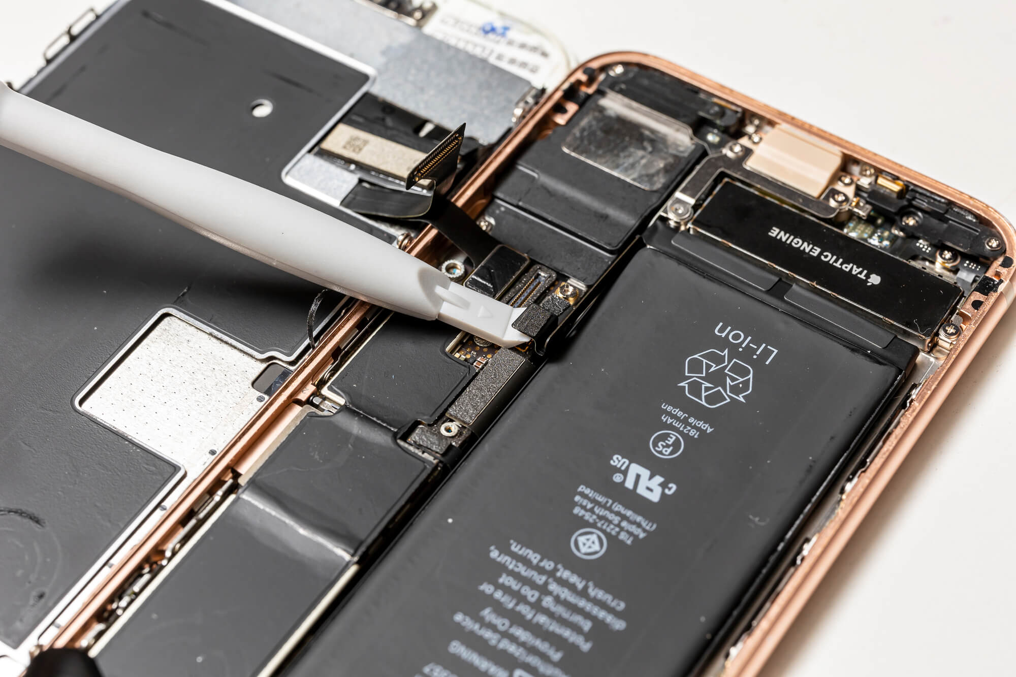 何をしてもスマホの不具合が解決しない時に修理依頼をする修理先