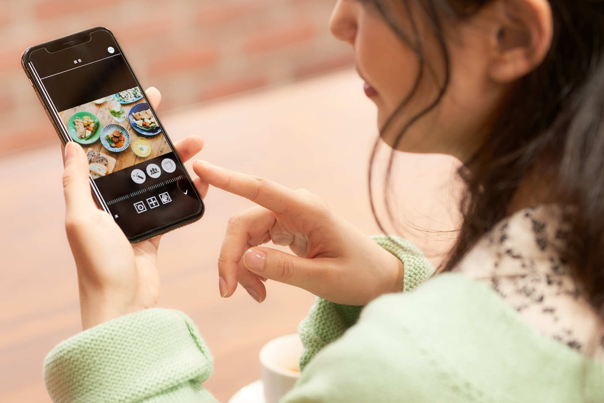 スマホのカメラが起動しない・動かない原因とは？解決方法や直らない際の修理費用の相場について