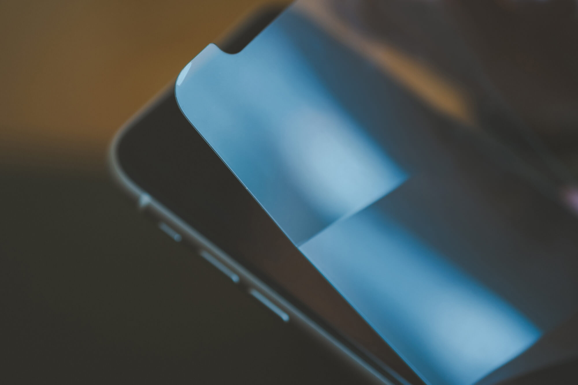 スマホの画面に線が出た時の対処法・応急処置