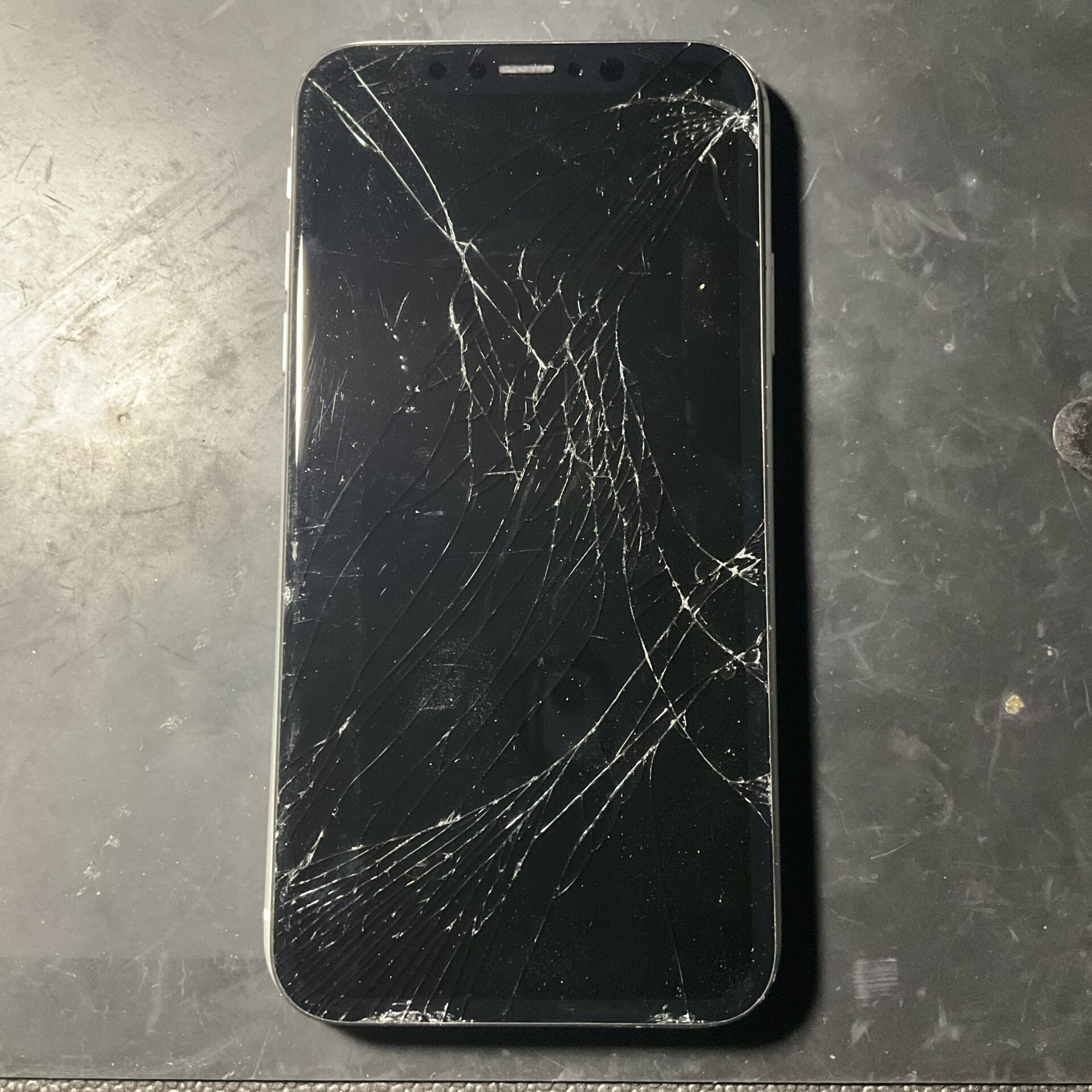 大牟田市にてiPhone XRの画面修理 - ゴーリペア