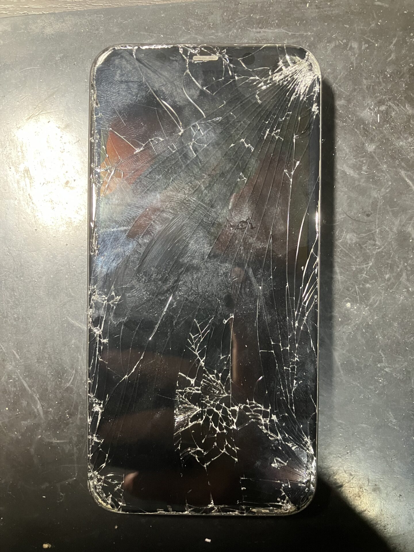 大牟田市にてiPhone11画面修理及びバッテリー交換 - ゴーリペア