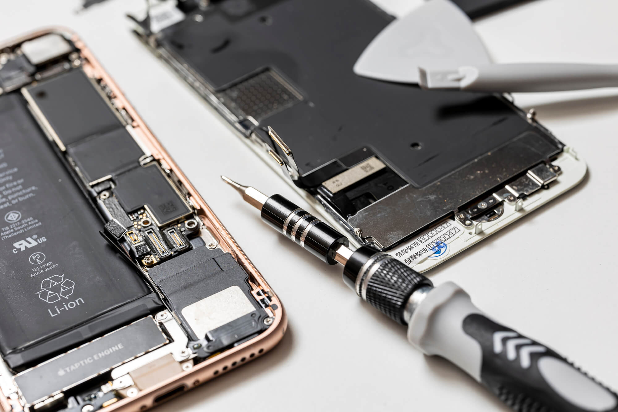 iPhone16の修理プロセス:プロの現場を公開