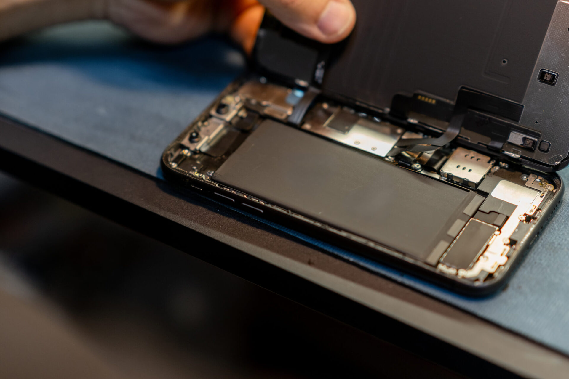 iPhone13が水没したらどこに依頼すべき?