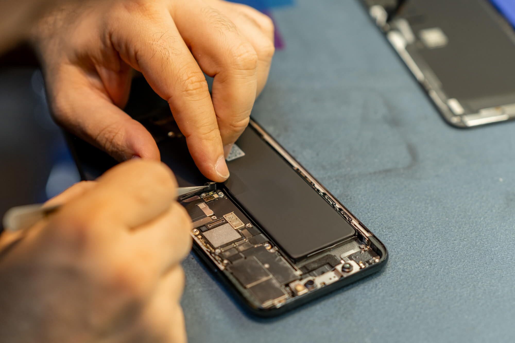 iPhone14の水没修理について:内容・費用・依頼先