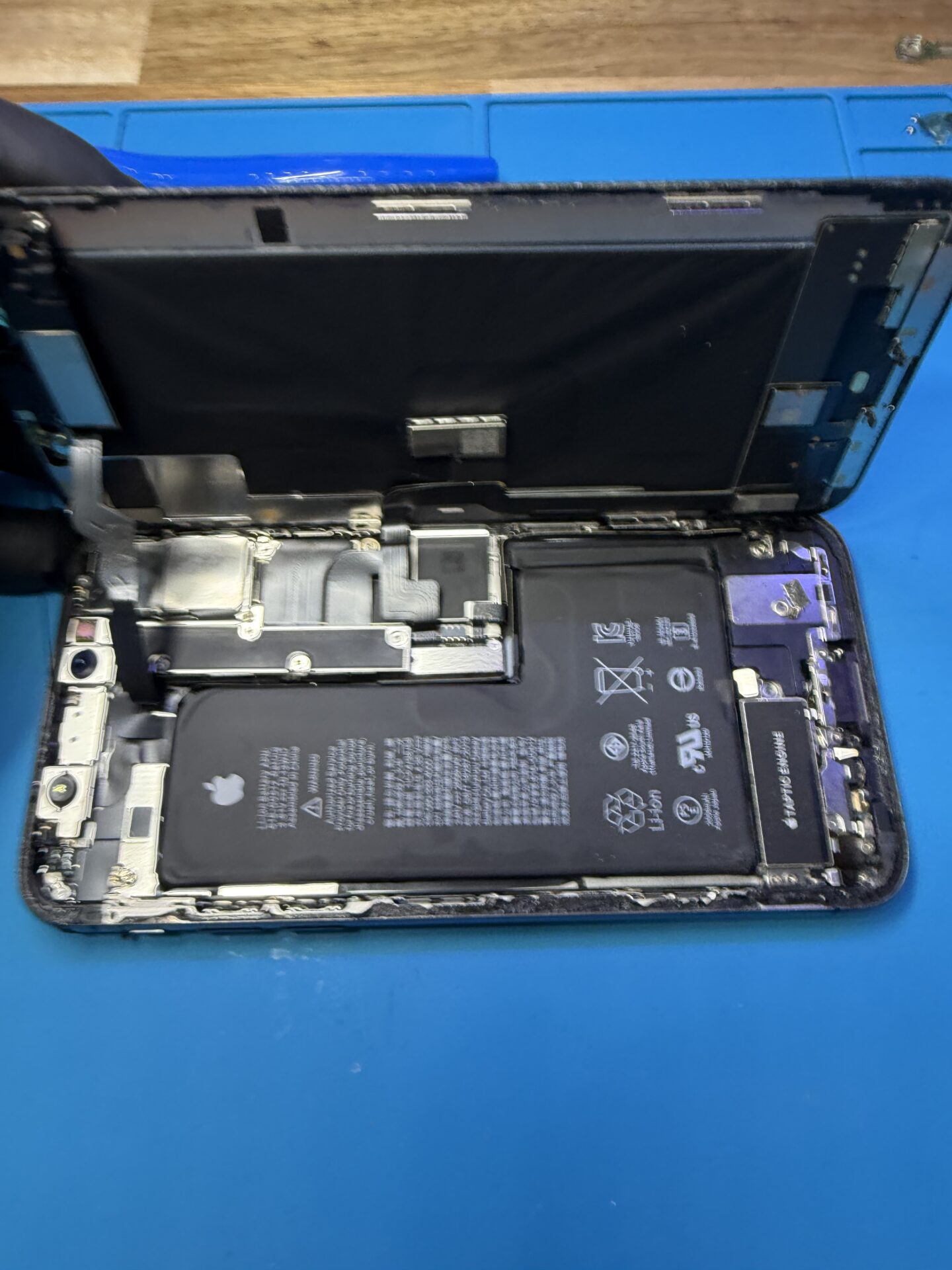 大阪府堺市西区にてiPhoneXSの画面修理 - ゴーリペア