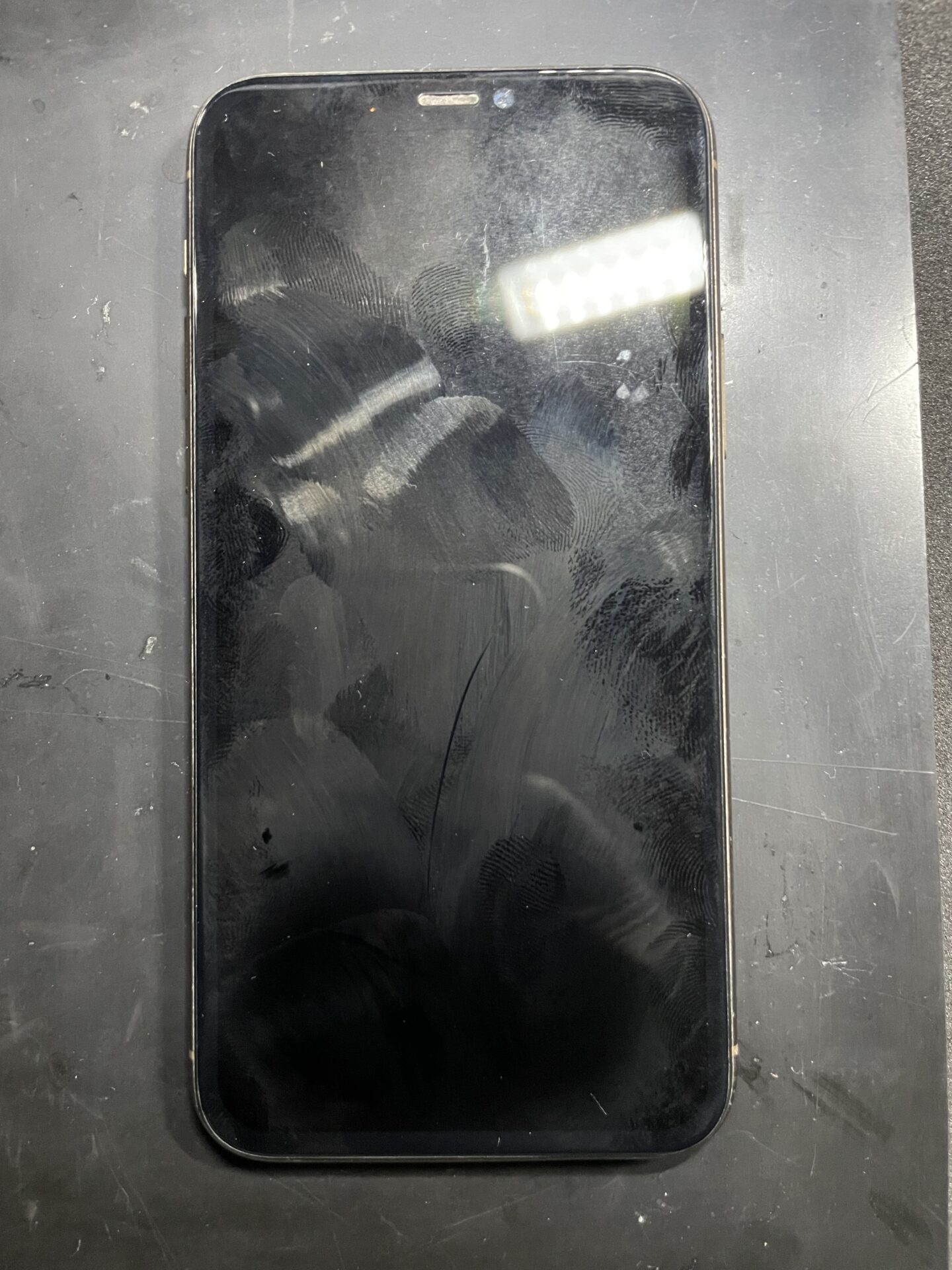大阪府大東市にてiPhone11Proのタッチ不良の修理 - ゴーリペア