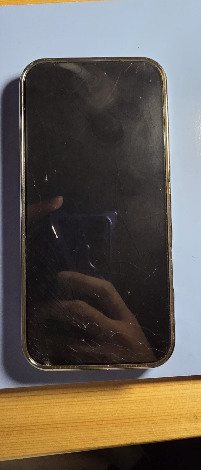 大阪市旭区にてIPhone17Promaxの画面破損修理 - ゴーリペア