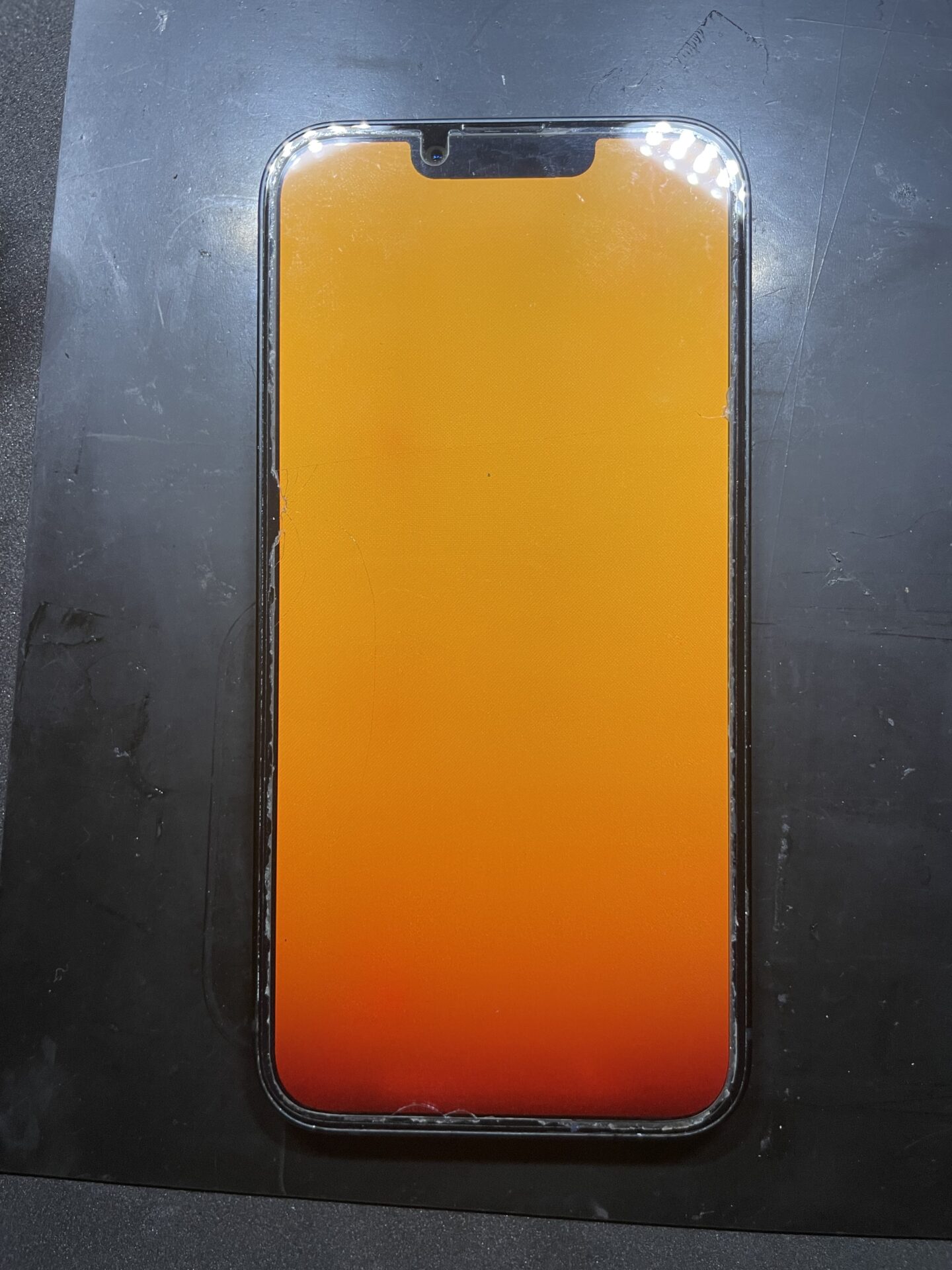 大阪市城東区にてiPhone14の水没による液晶破損の修理 - ゴーリペア