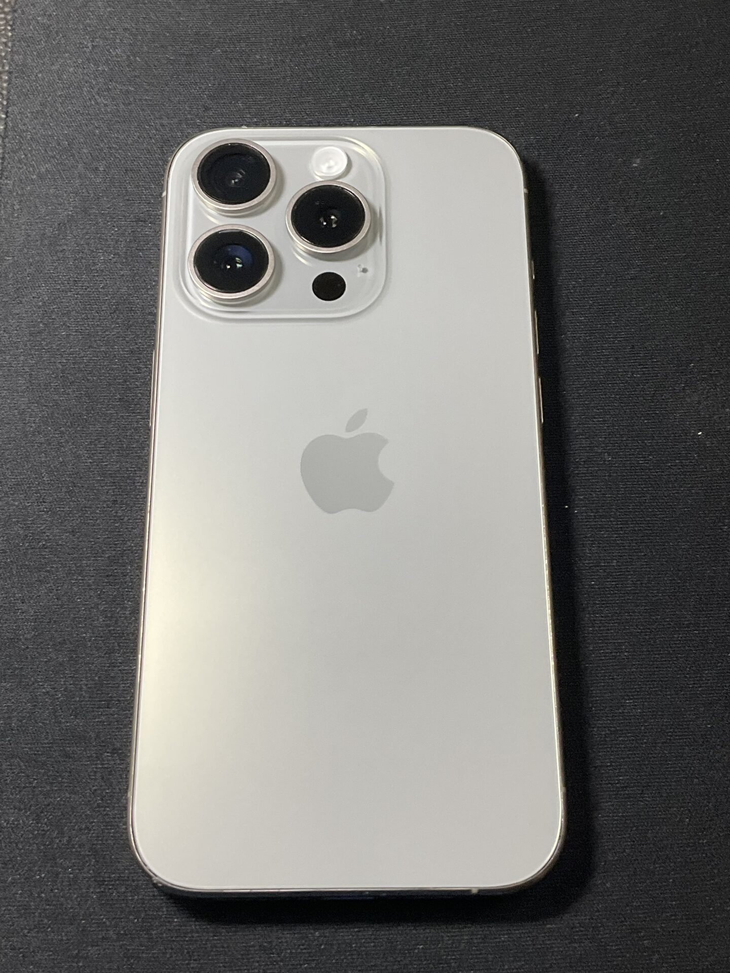 大牟田市にてiPhone 15proのバックガラス交換 - ゴーリペア